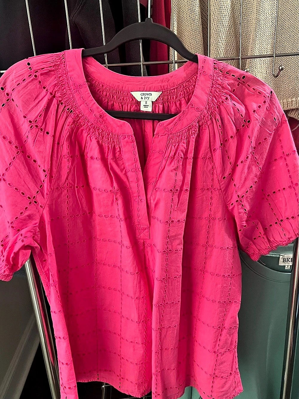 Crown & Ivy Eyelet Short Sleeve Blouse in Pink Size small